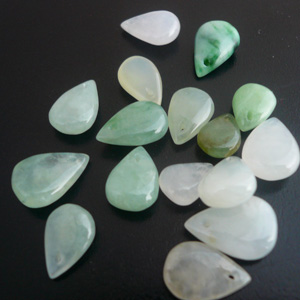 ティアドロップのひすいパーツ(1個）