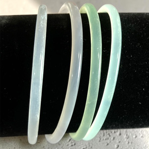 極薄緑瑪瑙極細天然瑪瑙バングル></article>
 <article class=