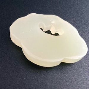 和田玉翡翠モチーフ　裏側