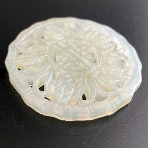 翡翠両面彫のこうもりと竹モチーフパーツ