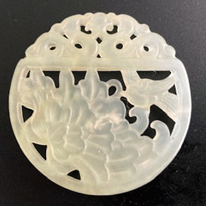 花の両面透かし彫翡翠モチーフパーツ