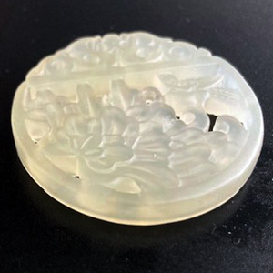 花の両面透かし彫翡翠モチーフパーツ