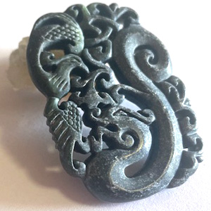 アンティーク仕上げ龍の翡翠モチーフ（黒系）