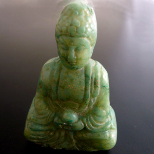 翡翠の仏像