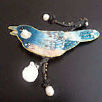絹刺繍と真珠・鳥ブローチ