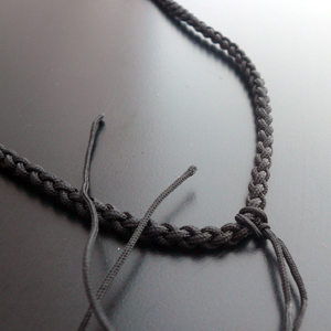 黒の4mm丸紐伸縮ネックレス紐