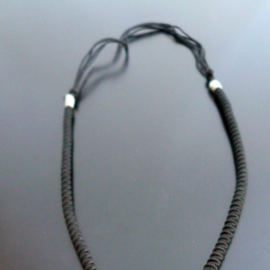 黒の4mm丸紐伸縮ネックレス紐B