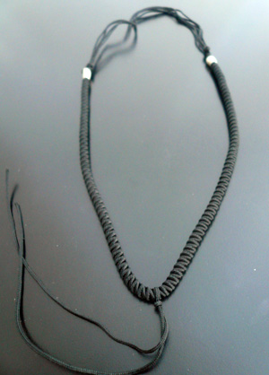 黒の4mm丸紐伸縮ネックレス紐B