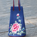 :豪華刺繍の立体布バッグ